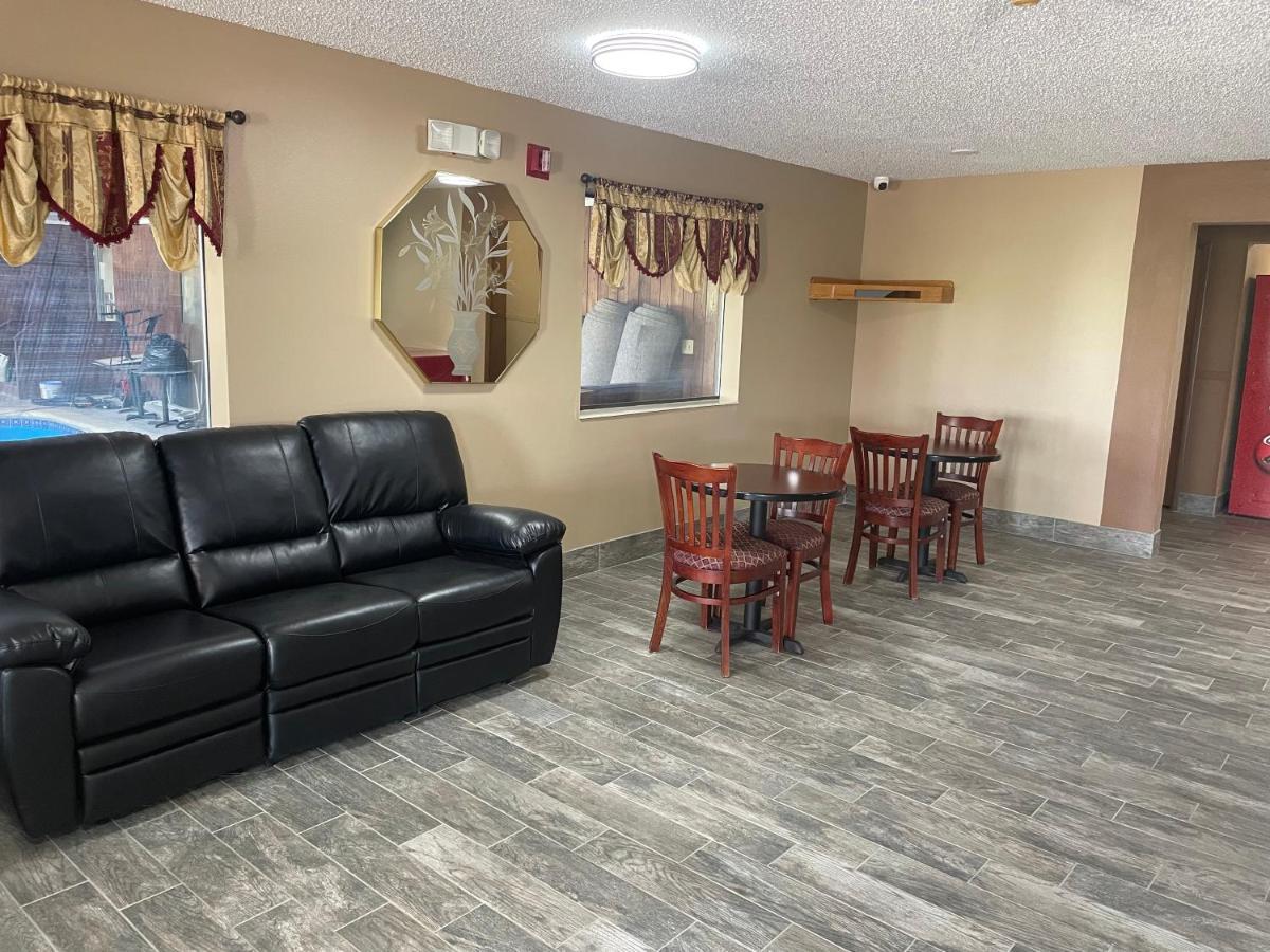 Designer Inn And Suites Toledo Extérieur photo