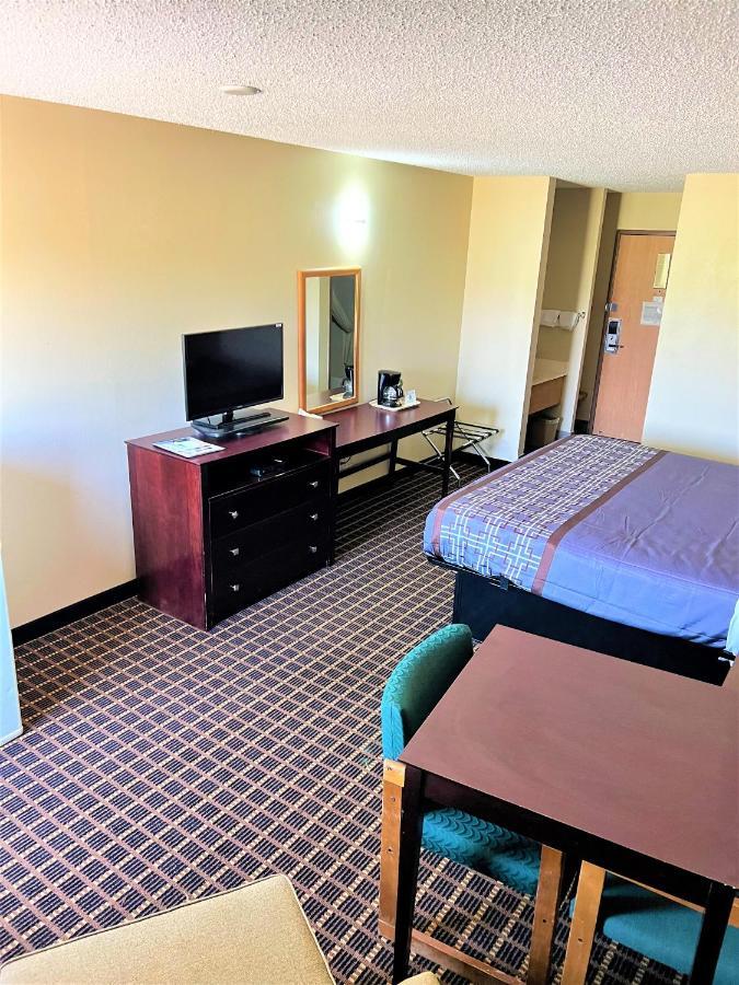 Designer Inn And Suites Toledo Extérieur photo